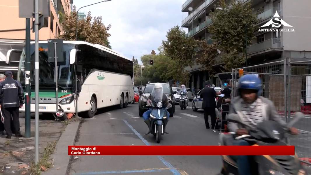 Bus si schianta a Catania