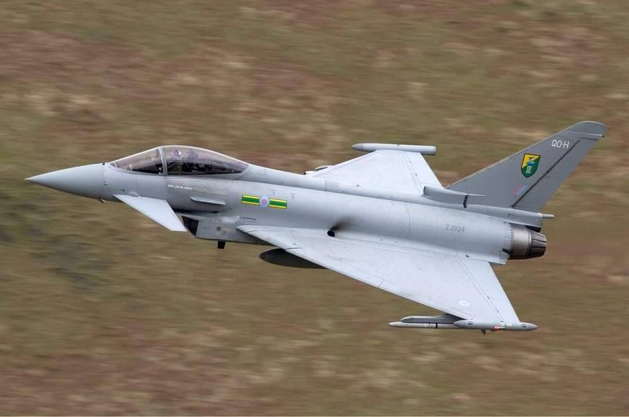 1200px-RAF_Eurofighter_EF-2000_Typhoon_F2_Lofting-1.jpg