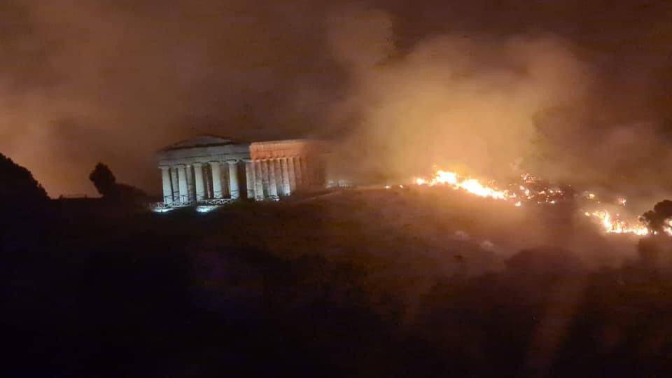 Incendio-al-Parco-archeologico-di-Segesta.jpeg