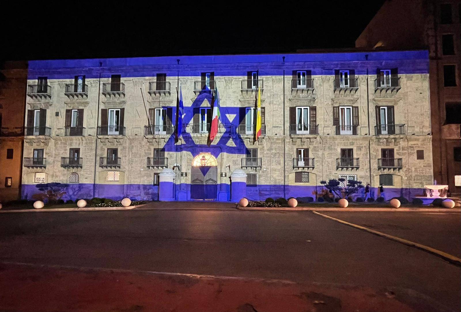 La-bandiera-israeliana-sulla-facciata-di-Palazzo-d-Orleans.jpeg