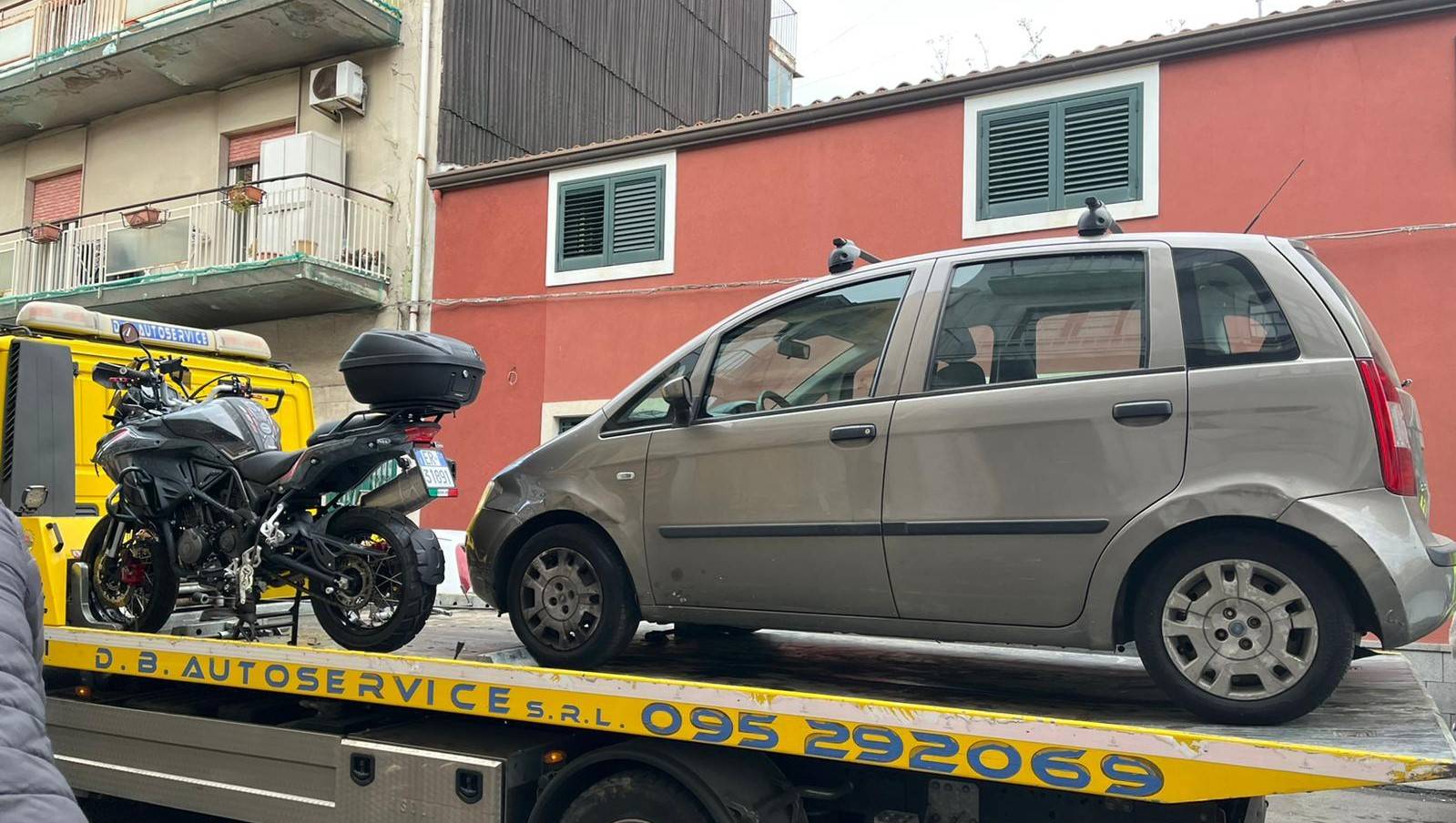 Picanello-moto-rubata-e-auto-danneggiata-dopo-inseguimento-a-Picanello.jpg