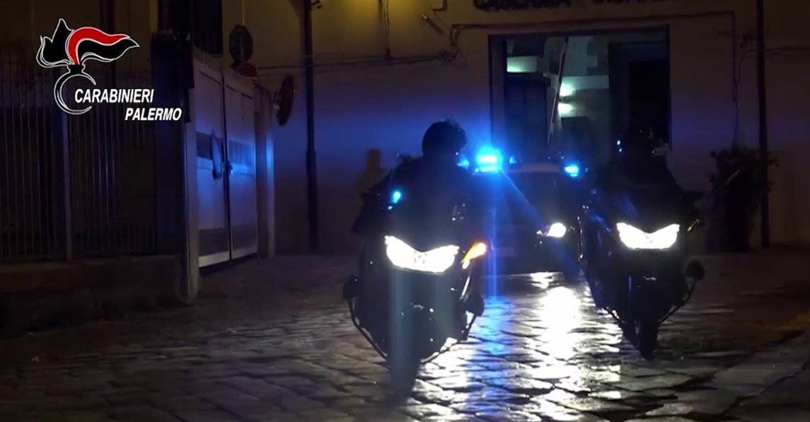 carabinieri-palermo-notturna.jpg