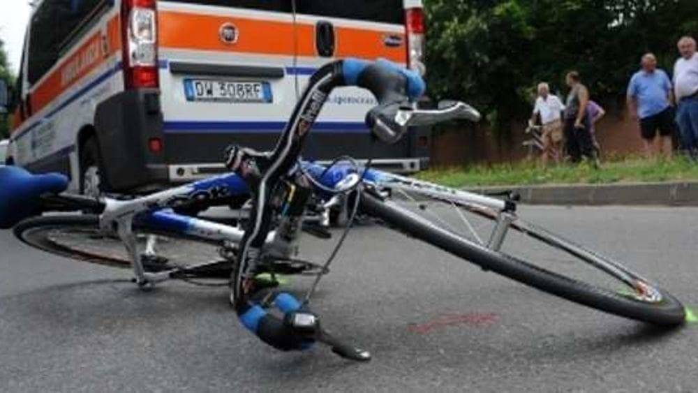 ciclista-ambulanza.jpg